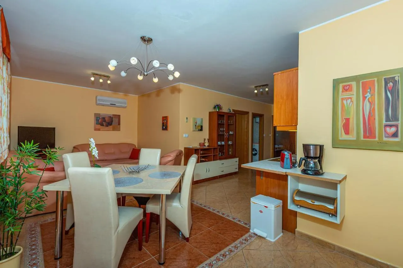 Apartment In Dramalj 41531