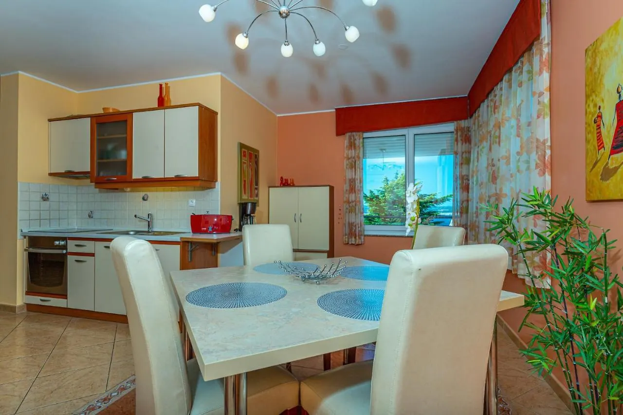 Apartment In Dramalj 41531