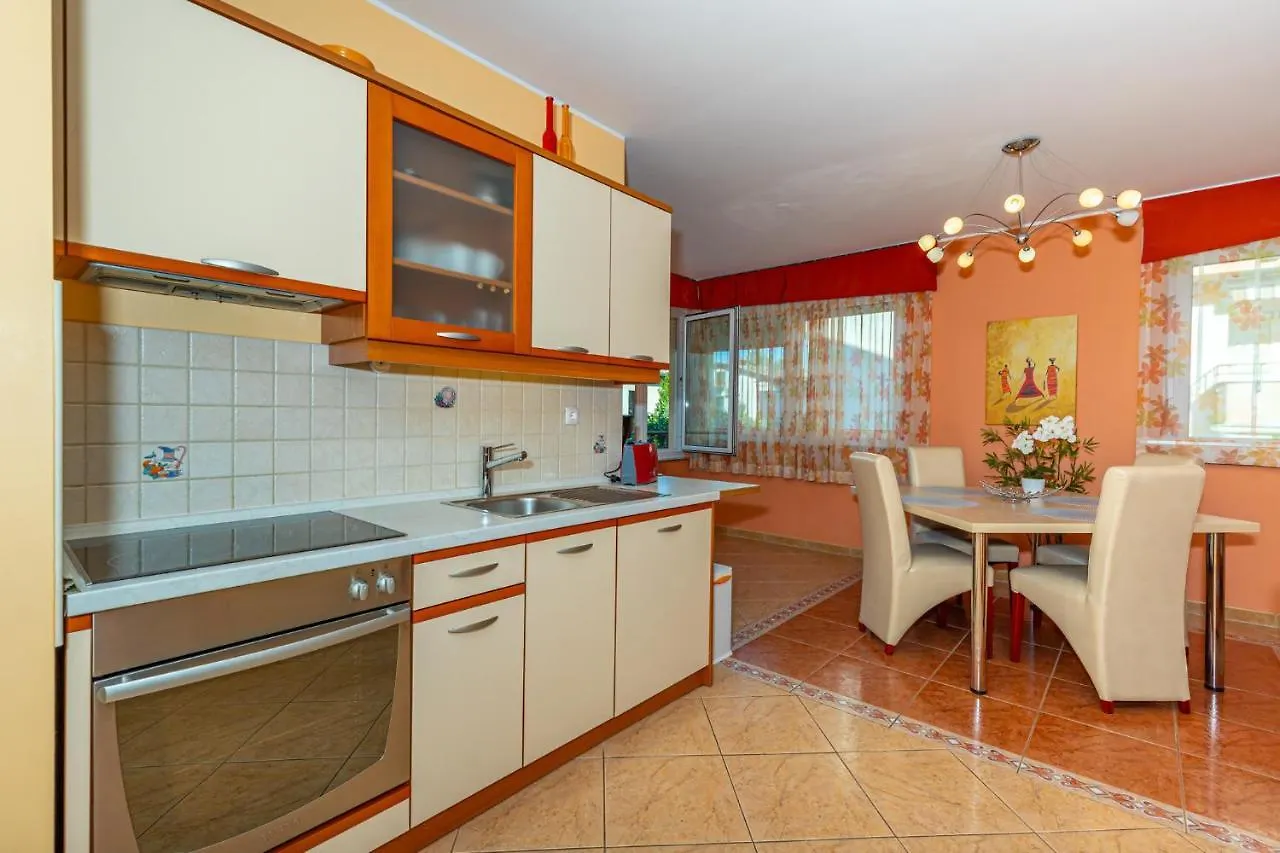 Apartment In Dramalj 41531