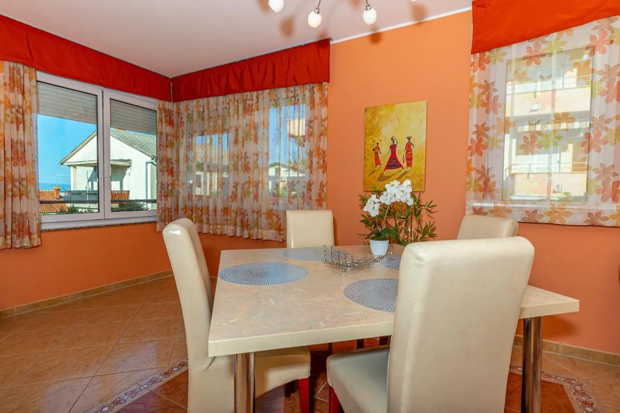 Apartment In Dramalj 41531